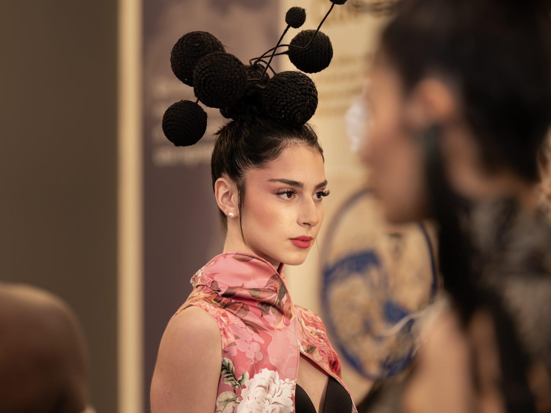 Group of runway models wearing artistic feather headpieces in Barcelona – fashion show photography by VicmanArt